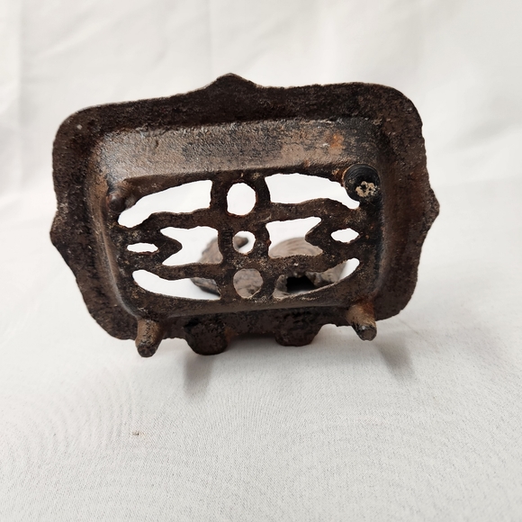 Rustic cast Iron soap dish - Picture 3 of 7